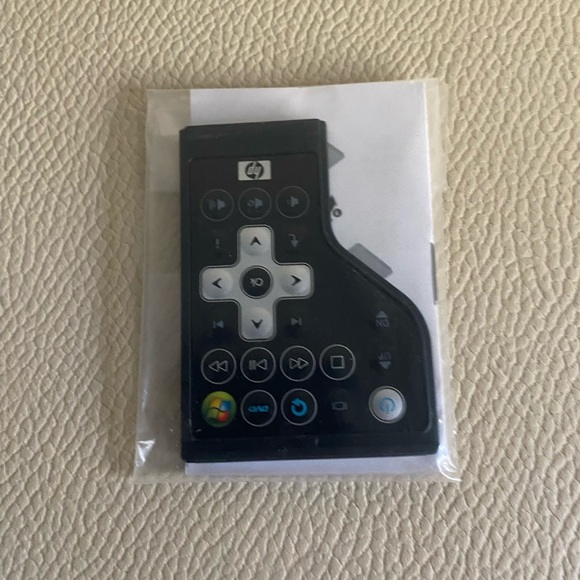 HP laptop wirelessly with this remote control, model HP 396975-002-brand new - Picture 1 of 2